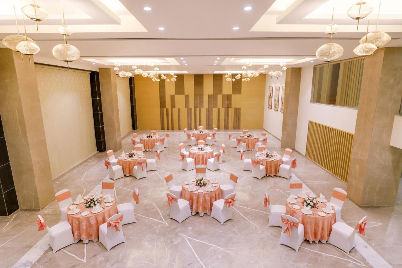 Lemon Tree Hotel Agra Shikohabad Exterior photo
